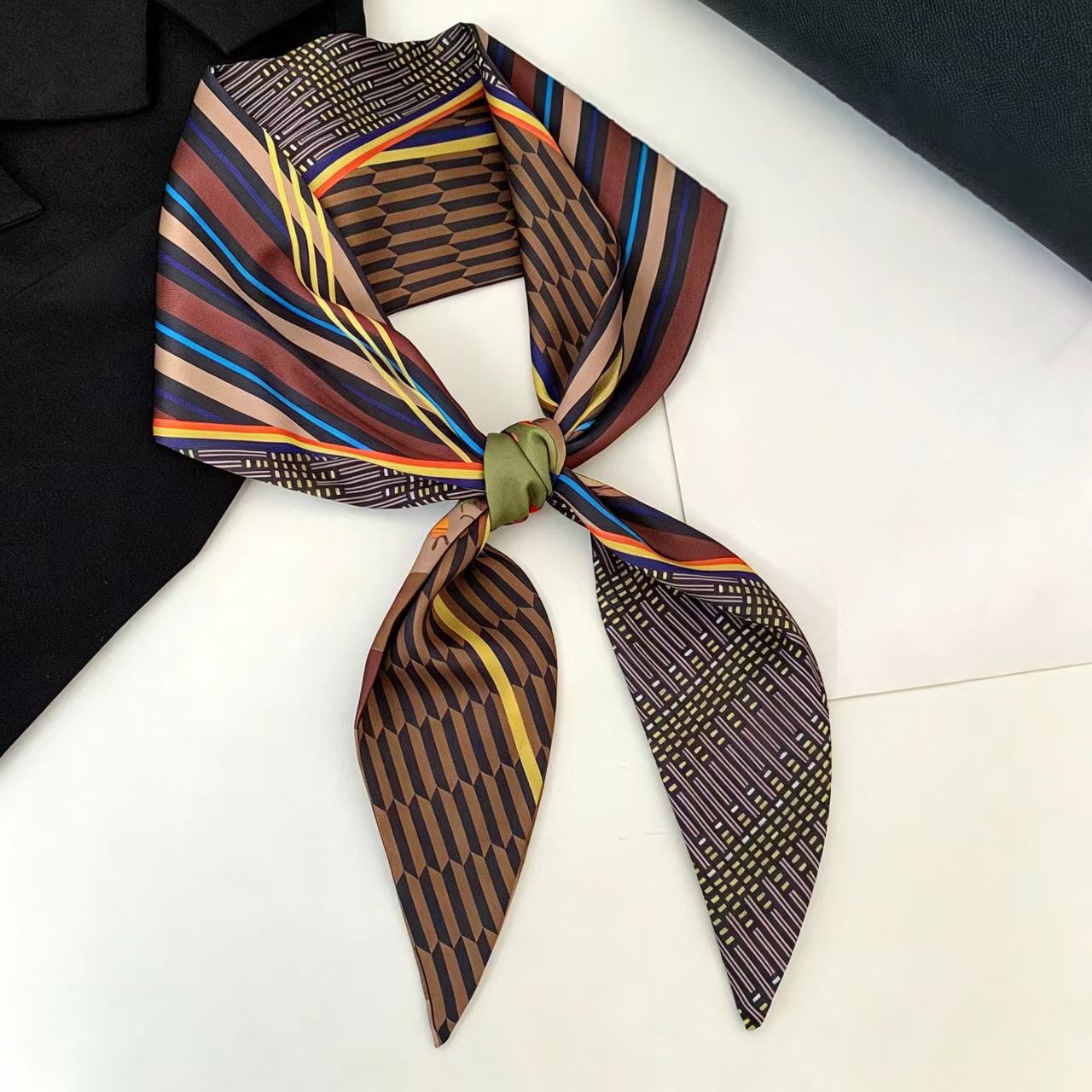 Foulard di lusso in seta satin - Silk Neck Scarf recensione e prezzo
