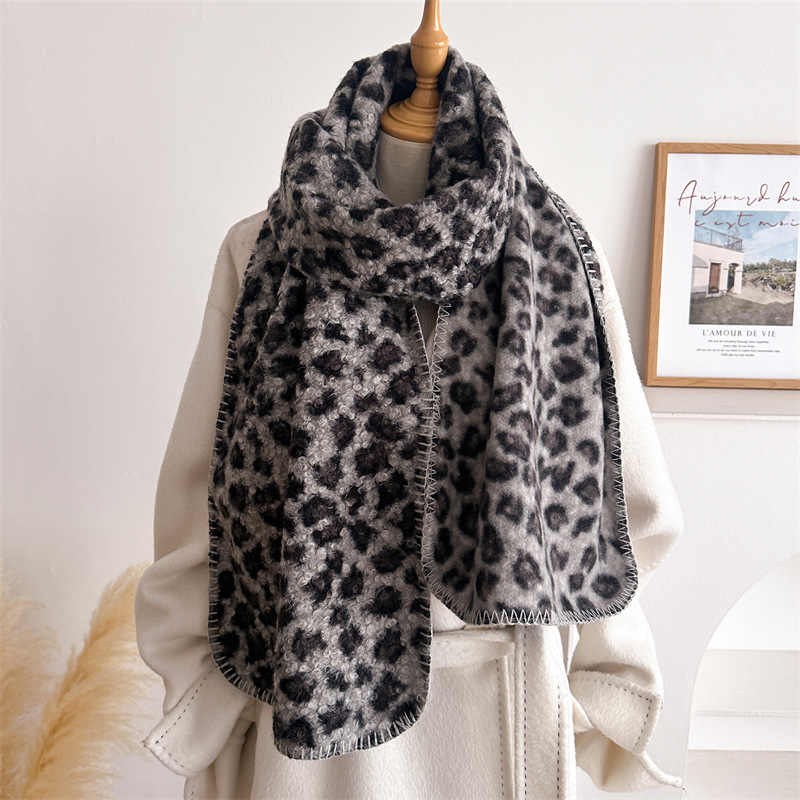 Sciarpa Leopardata Autunno Inv - Woven Scarf Blanket recensione e prezzo
